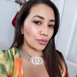 Meet your Posher, Carla